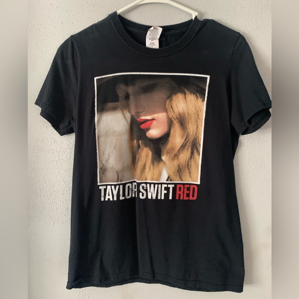 Vintage Taylor Swift RED Tour Concert Tee 2013